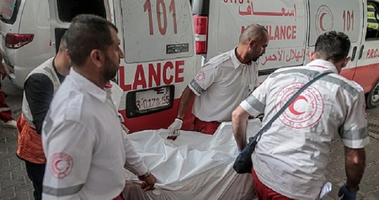 استشهاد طبيبين بالقصف على غزة