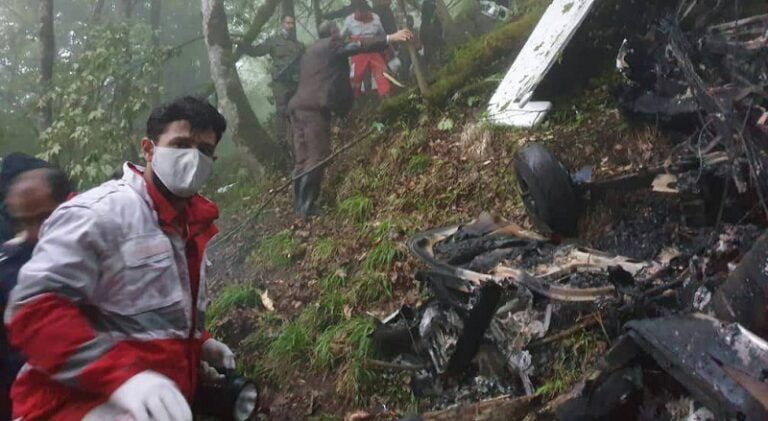 العثور على جثامين من كانوا على متن طائرة رئيسي (فيديو)