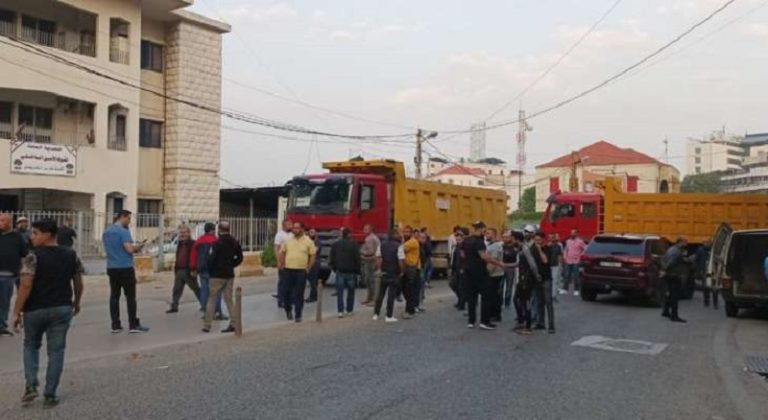 قطع طريق شتورة بسبب توقيف صاحب كسارة