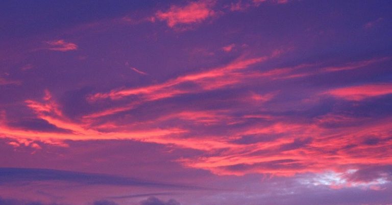 السماء تتزين باللون الزهري! (صور)