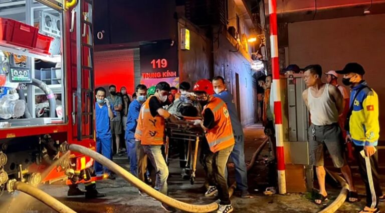 14 قتيلاً بحريق مبنى في العاصمة الفيتنامية