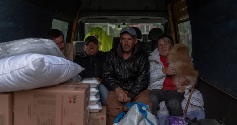 إخلاء أكثر من 4000 شخص من منطقة أوكرانية