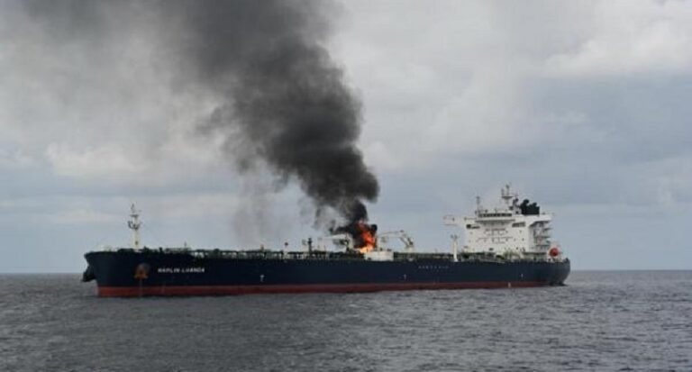 “أمبري”: سفينة تجارية تبلغ عن استهدافها بـ3 صواريخ