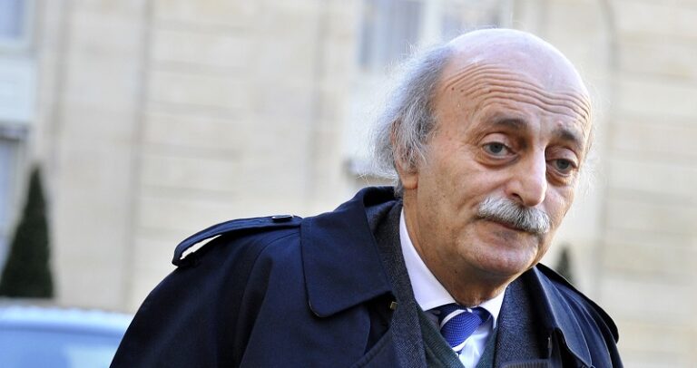 بالفيديو.. جنبلاط لأحد مناصريه: “اختفي من وجي”!