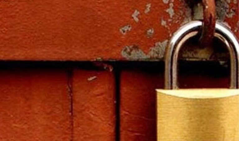 إقفال محال غير شرعية في عدلون