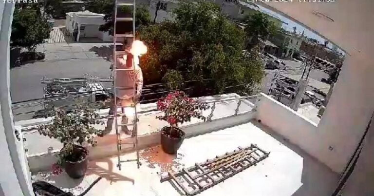 بالفيديو.. وفاة مواطن بصعقة كهربائية في الدوير