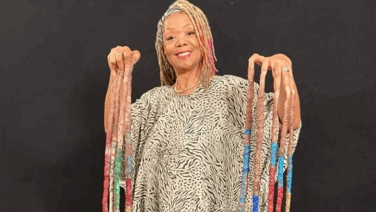 بالصور.. أطول أظافر في العالم!