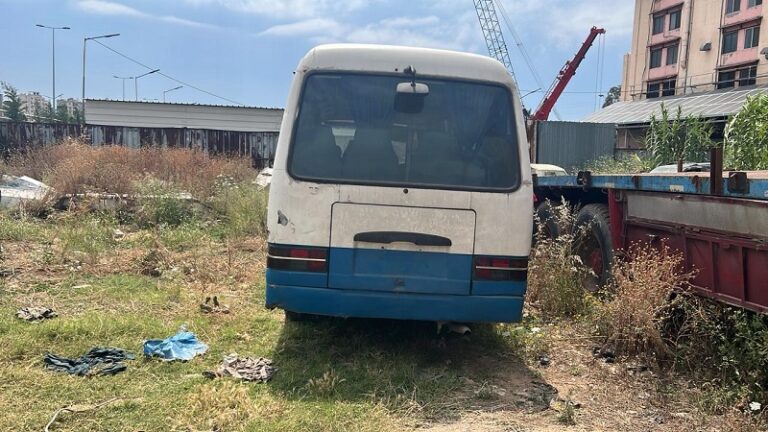 وفاة تلميذة سقطت من أرضية باص مدرسة (صور وفيديو)