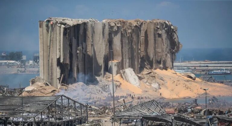 حاويات تحتوي مواد شديدة الاشتعال في مرفأ بيروت!