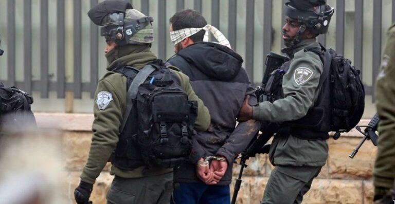 الاحتلال يعتقل 8 فلسطينيين بمخيم الدهيشة