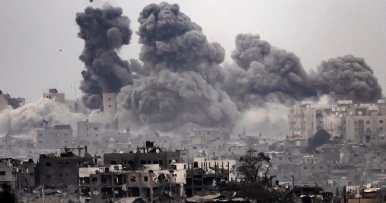 شهيد وإصابات باستهداف منزل في غزة (فيديو)