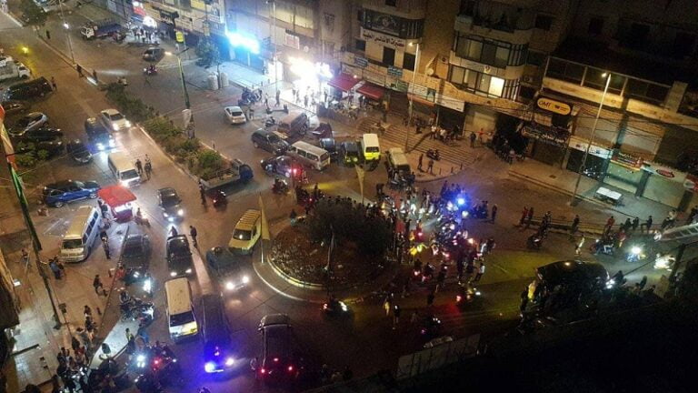 بالفيديو.. مسيرات في بيروت وقطع طرق احتجاجاً على “الخطة الأمنية”!