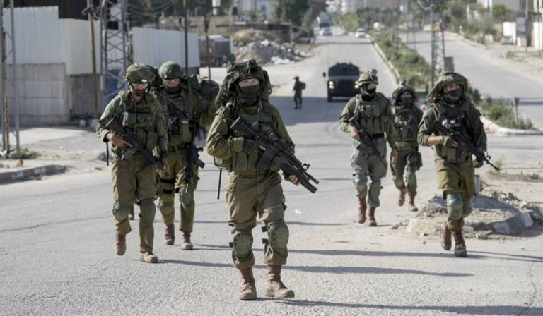 قوات الاحتلال تقتحم معبر رفح! (فيديو)