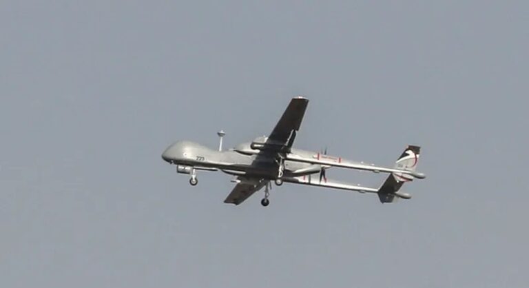 الإعلام العبري: لحظة انفجار مسيرة “حزب الله” فوق “كريات شمونة” (فيديو)