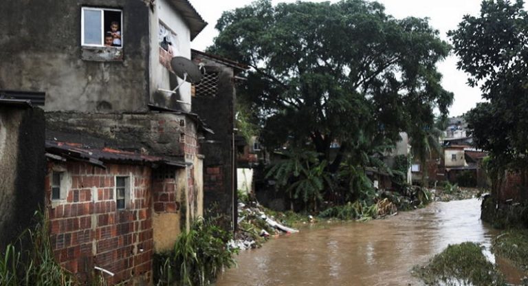 قتلى ومفقودون بفيضانات البرازيل