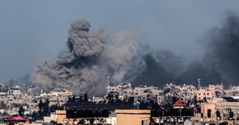 حريق بالقصف على رفح