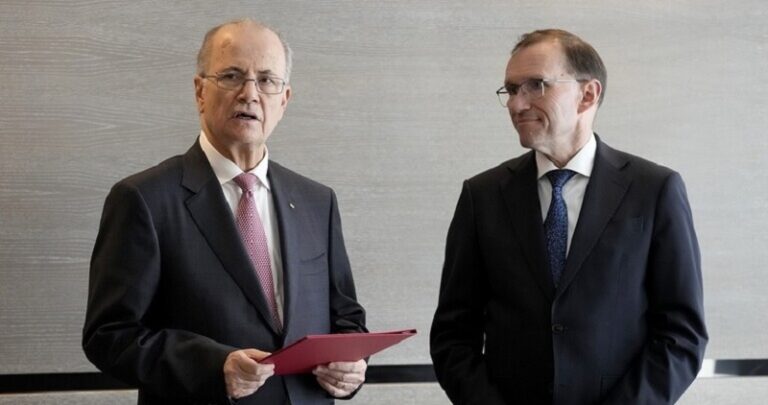 النرويج تسلم رئيس الوزراء الفلسطيني أوراق اعترافها بدولة فلسطين