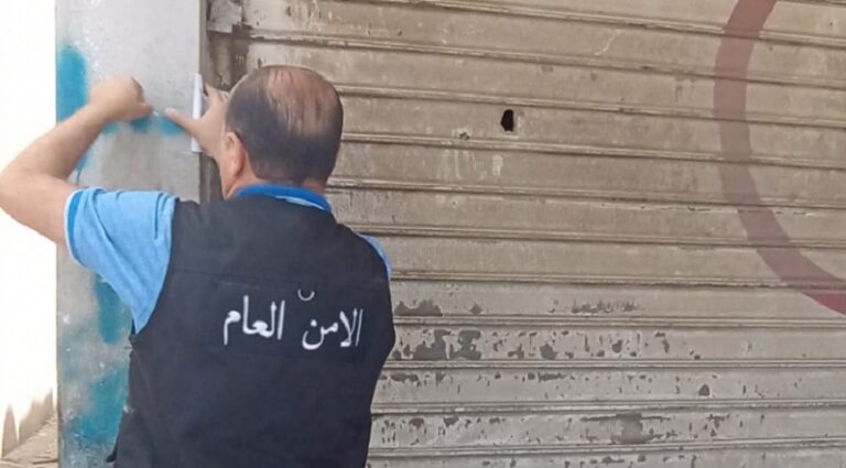 إقفال 4 محلات يديرها عمال سوريون في صور