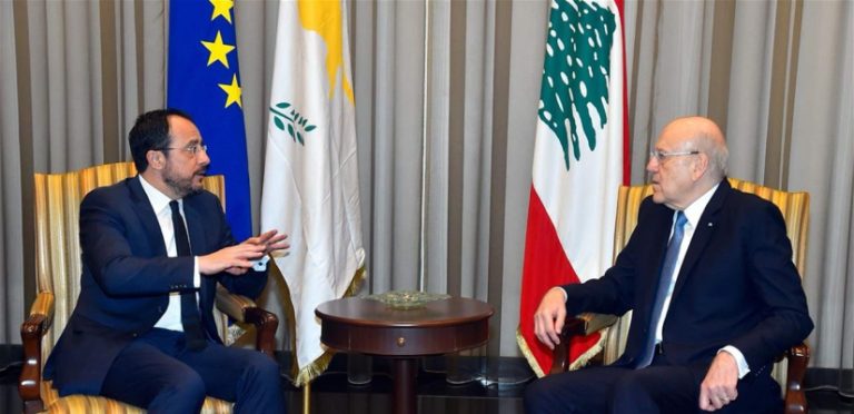 بدء المحادثات اللبنانية القبرصية في السرايا