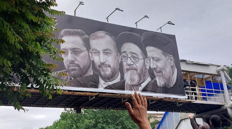 بالفيديو.. حشود كبيرة تشارك بمراسم تشييع رئيسي ومرافقيه