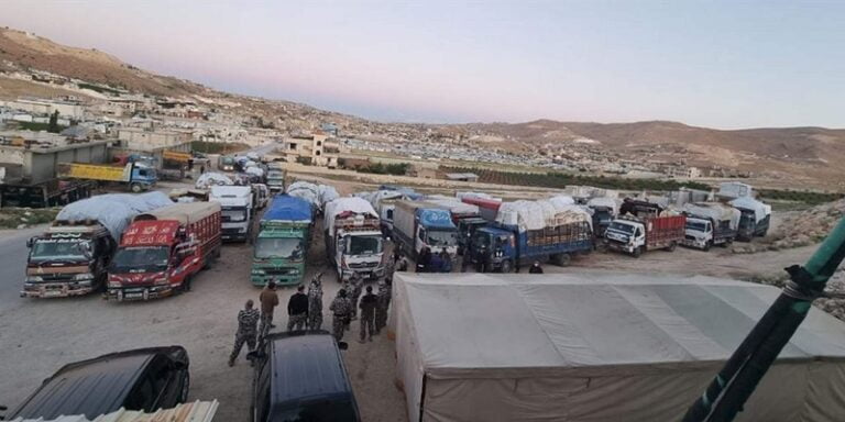 استئناف قوافل عودة النازحين السوريين إلى بلدهم