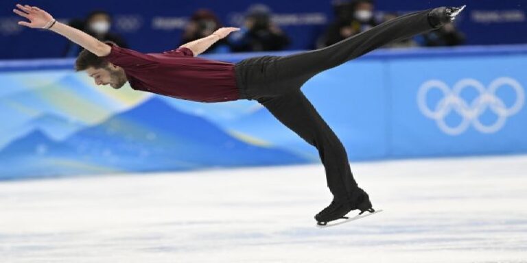 توقيف متزلج أسترالي مدى الحياة