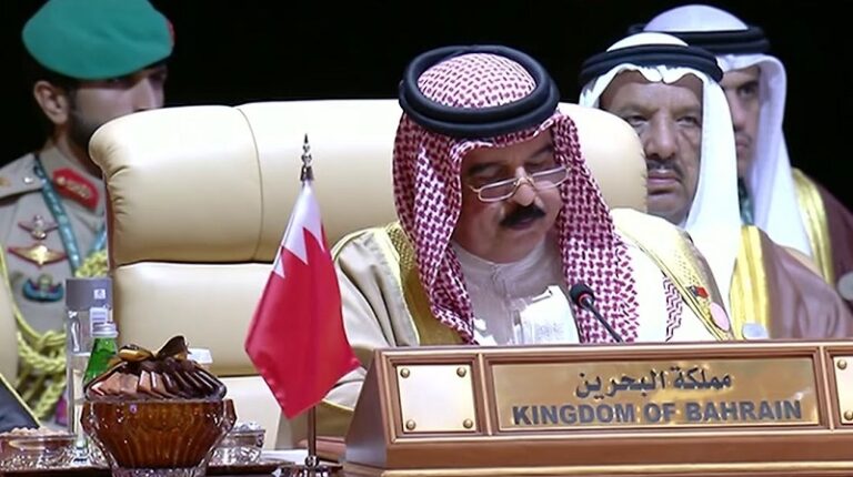 ملك البحرين في القمة العربية: إحلال السلام النهائي خيار لا بديل عنه