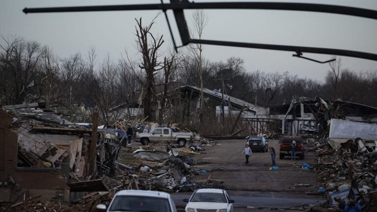 4 ضحايا بعاصفة في هيوستن الأميركية (فيديو)