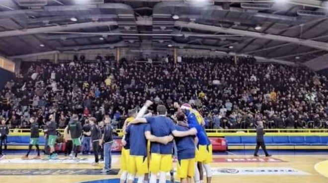 الرياضي يهزم الحكمة ويتقدم عليه في نهائي السلة اللبناني