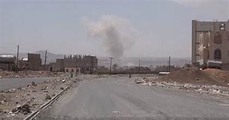 5 غارات أميركية بريطانية على مطار الحديدة الدولي