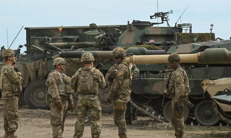 بريطانيا: سنواصل تصدير الأسلحة لـ”إسرائيل” رغم مذكرات الاعتقال