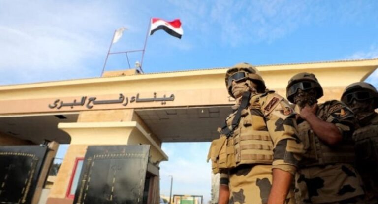 الجيش المصري يوجه رسالة بالتزامن مع الإطاحة بالإخوان المسلمين