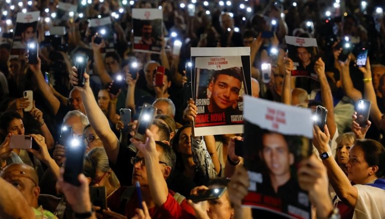 متظاهرون في “تل أبيب”: حكومة الموت اختارت رفح بدلاً من الأسرى!