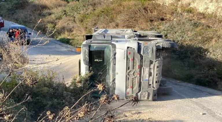 جريحان بانقلاب شاحنة على طريق نهر الليطاني