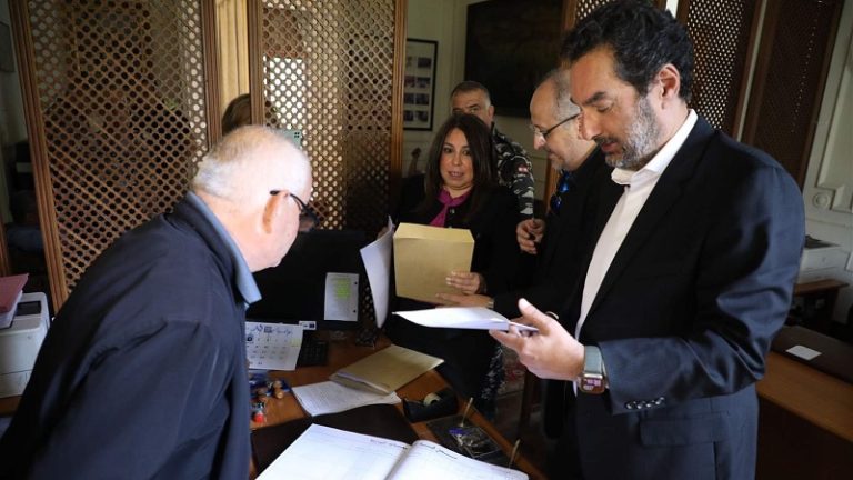 “الكتائب” و”تجدد” و”تحالف التغيير” يطعنون بالتمديد للبلديات