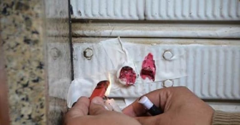 ختم مكتب لتطبيقات البورصة في الهرمل بالشمع الأحمر