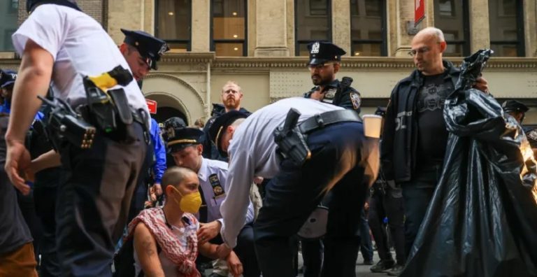 أكاديميون في نيويورك يقيمون مخيماً مناصراً لفلسطين