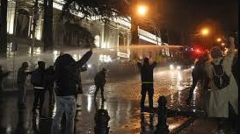 اعتقالات وجرحى بتظاهرة ضد “قانون الأجانب” في جورجيا (فيديو)