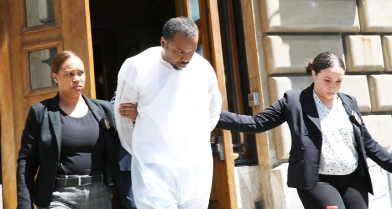 بالفيديو والصورة.. اغتصب إمرأة في الشارع!