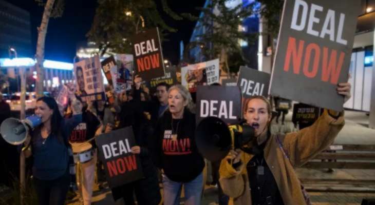 عائلات الأسرى الصهاينة تطالب بصفقة تبادل شاملة