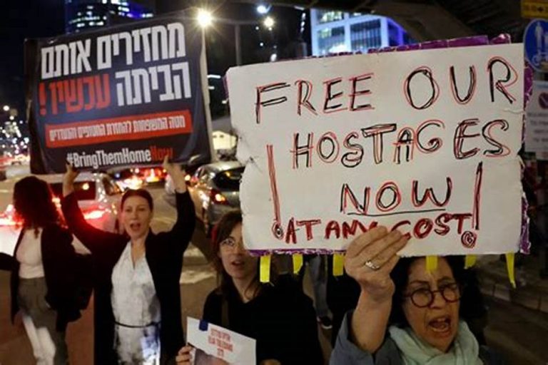 أهالي الأسرى: نتنياهو يعرقل التوصل إلى صفقة تبادل!