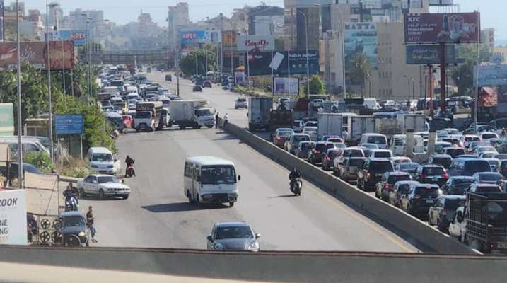 بالفيديو – تجمع للمياه على طريق المطار – خلدة