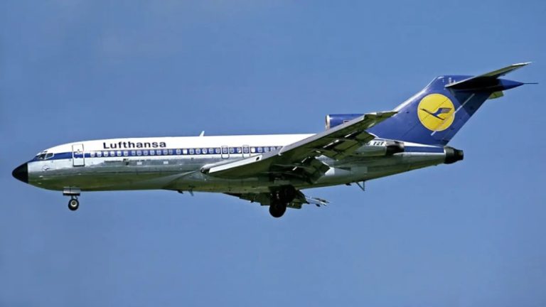 إصابة ركاب طائرة ألمانية بالغثيان والقيء!