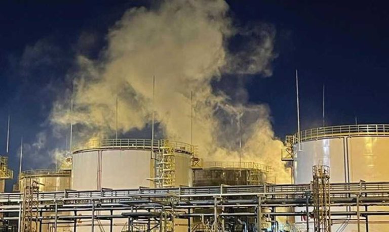 حريق في مصفاة نفط روسية بعد هجوم أوكراني