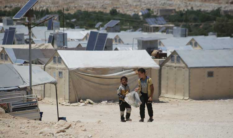 معامل تصنيع لا تملك المواصفات.. وتزوير في خيم للنازحين (صور)