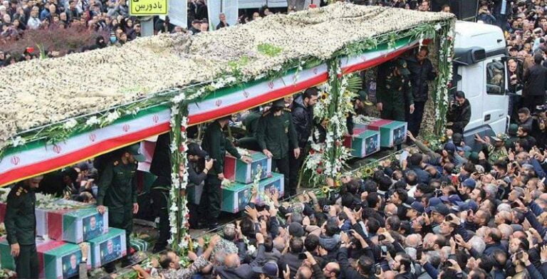 بالفيديو ـ تشييع رئيسي وعبد اللهيان ورفاقهما في تبريز.. والدفن إلى الخميس في طهران