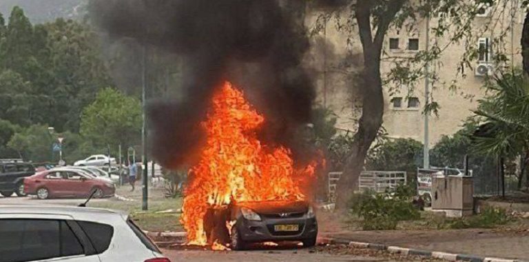 حريق في “كريات شمونة” بصواريخ من لبنان (فيديو – صورة)