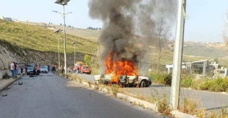 شهيد و3 جرحى باستهداف سيارة على طريق كفردجال – النبطية (فيديو – صور)