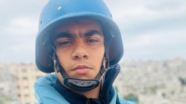 إستشهاد المصور الصحافي مصطفى عياد بالقصف على غزة