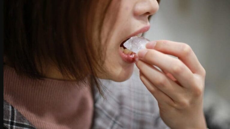 مخاطر مضغ الثلج!